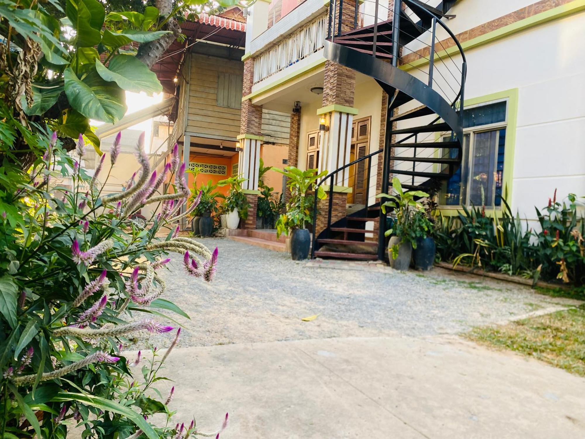 Sophat Villa Siem Reap Bagian luar foto
